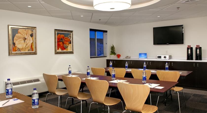 Hotel 6-brandon, Mb 4*