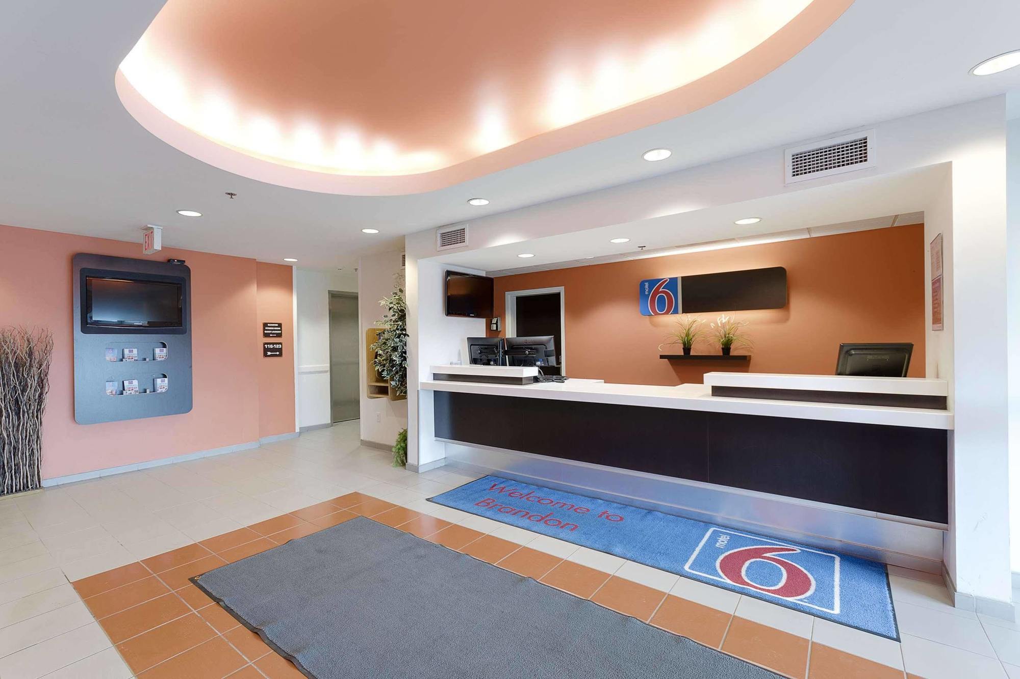 Hotel 6-brandon, Mb 4*