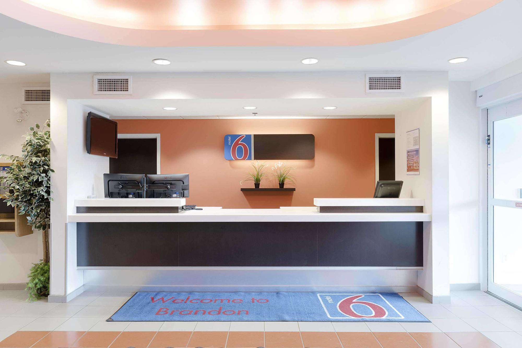 6-brandon, Mb Hotel 4*